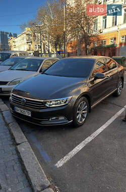 Седан Volkswagen Passat 2017 в Одессе