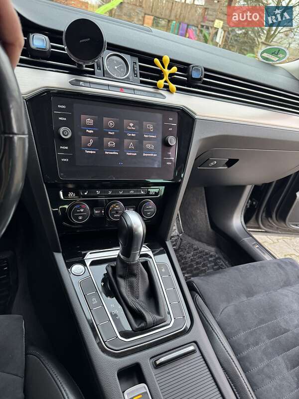 Универсал Volkswagen Passat 2017 в Ивано-Франковске