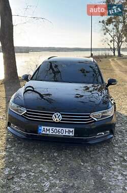 Універсал Volkswagen Passat 2016 в Житомирі