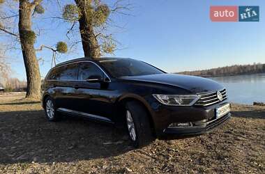 Універсал Volkswagen Passat 2016 в Житомирі