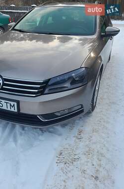 Универсал Volkswagen Passat 2011 в Бродах