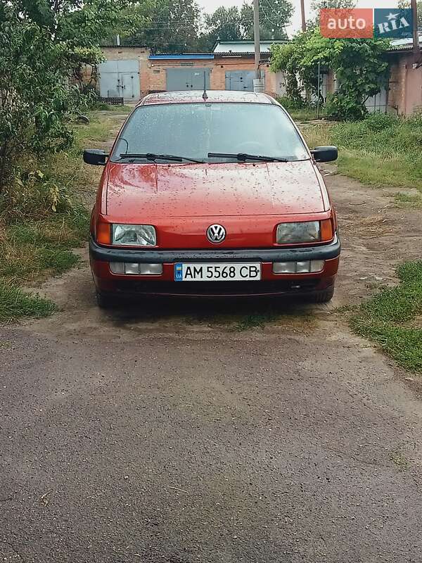 Седан Volkswagen Passat 1990 в Коростишеві