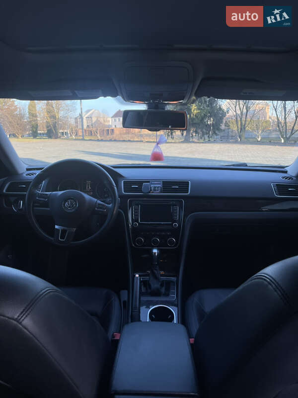 Седан Volkswagen Passat 2014 в Дубно