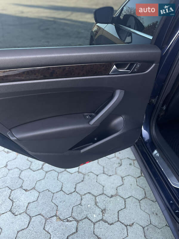 Седан Volkswagen Passat 2014 в Дубно