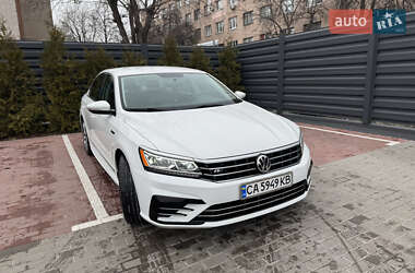 Седан Volkswagen Passat 2017 в Черкасах