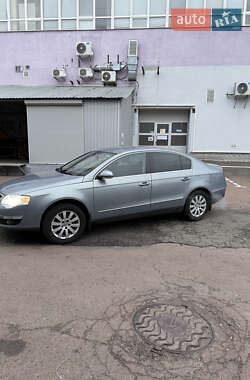 Седан Volkswagen Passat 2010 в Киеве