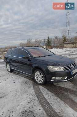 Універсал Volkswagen Passat 2013 в Новій Ушиці