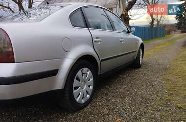 Седан Volkswagen Passat 2001 в Снятині