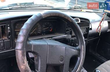 Седан Volkswagen Passat 1988 в Жовкві