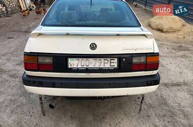 Седан Volkswagen Passat 1988 в Жовкві