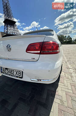 Седан Volkswagen Passat 2011 в Харкові