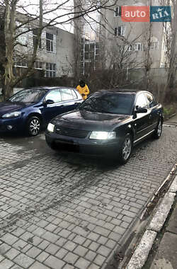 Седан Volkswagen Passat 1998 в Одесі