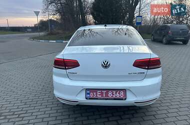 Седан Volkswagen Passat 2017 в Львове