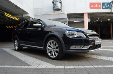 Універсал Volkswagen Passat 2012 в Києві