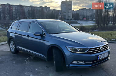 Універсал Volkswagen Passat 2015 в Рівному