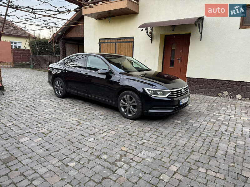 Седан Volkswagen Passat 2015 в Сваляві