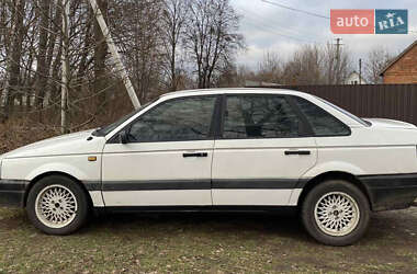 Седан Volkswagen Passat 1990 в Охтирці