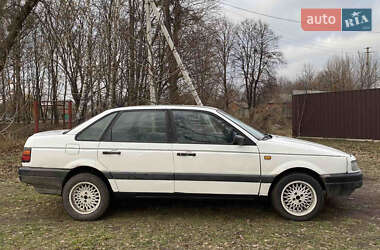 Седан Volkswagen Passat 1990 в Охтирці