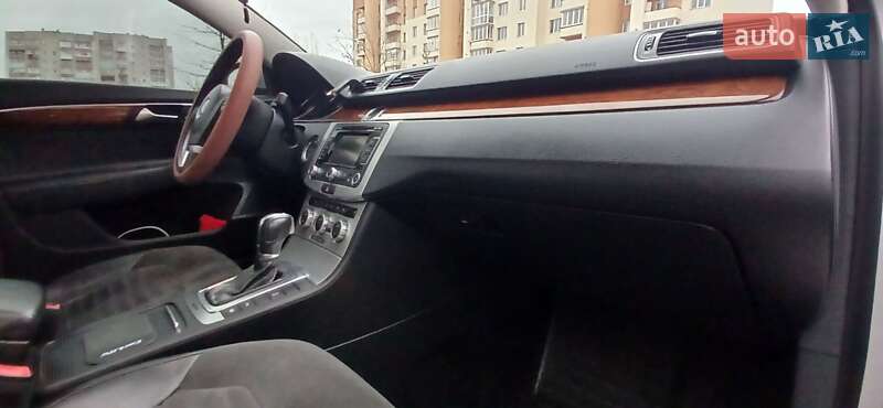 Универсал Volkswagen Passat 2013 в Старом Самборе