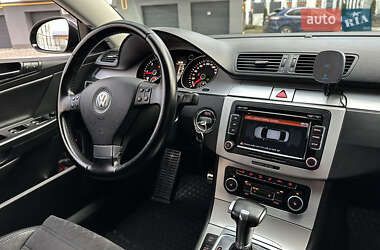 Универсал Volkswagen Passat 2009 в Ивано-Франковске