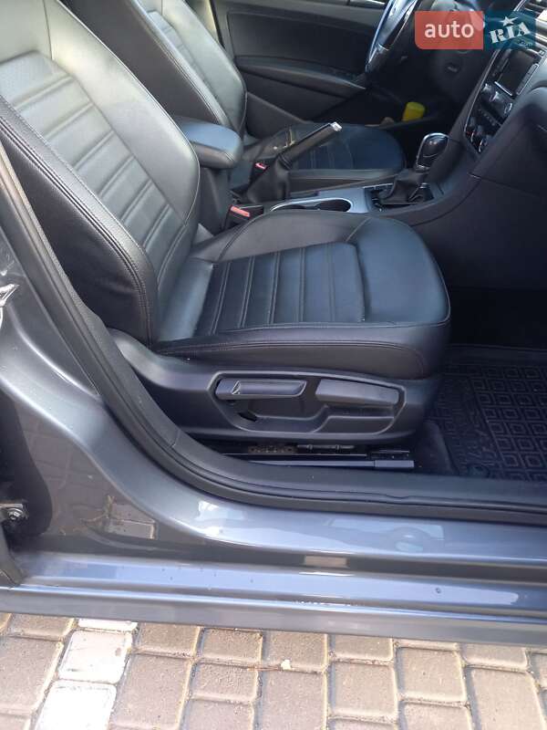 Седан Volkswagen Passat 2015 в Одессе