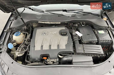 Универсал Volkswagen Passat 2010 в Киеве