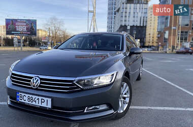 Універсал Volkswagen Passat 2017 в Львові