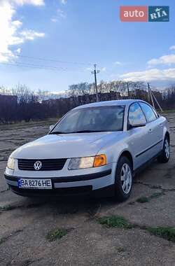 Седан Volkswagen Passat 2000 в Долинській