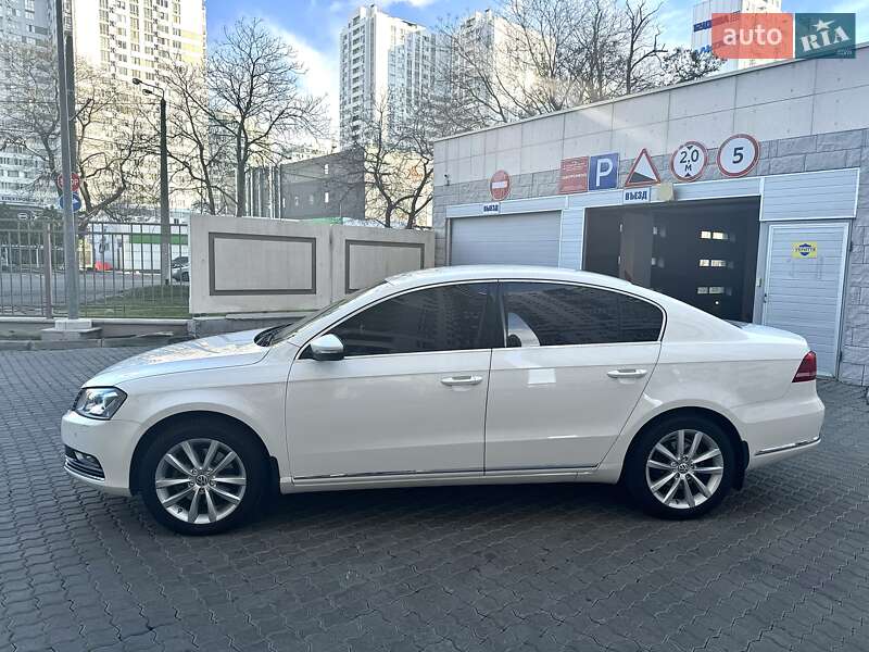 Седан Volkswagen Passat 2012 в Одессе