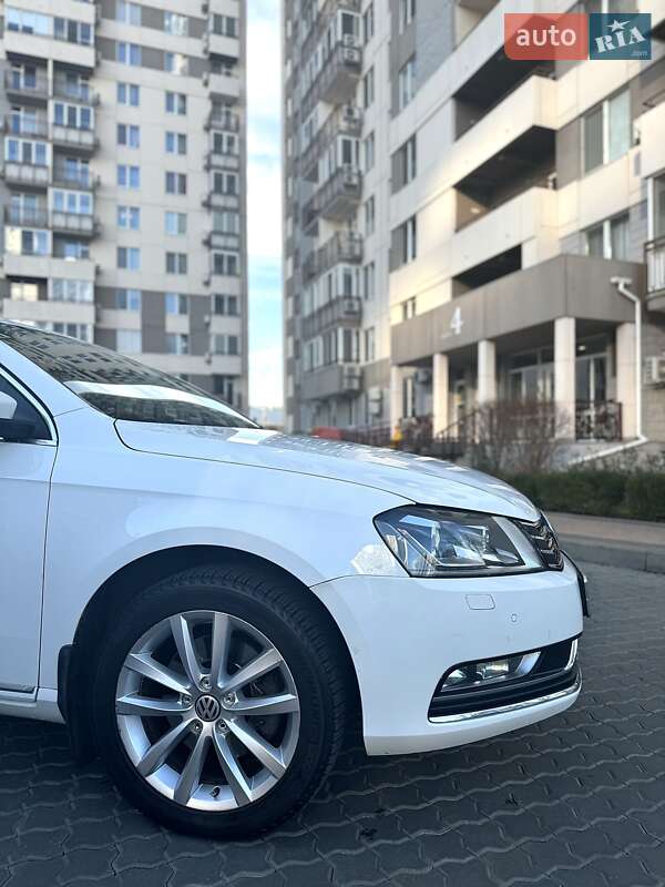 Седан Volkswagen Passat 2012 в Одессе