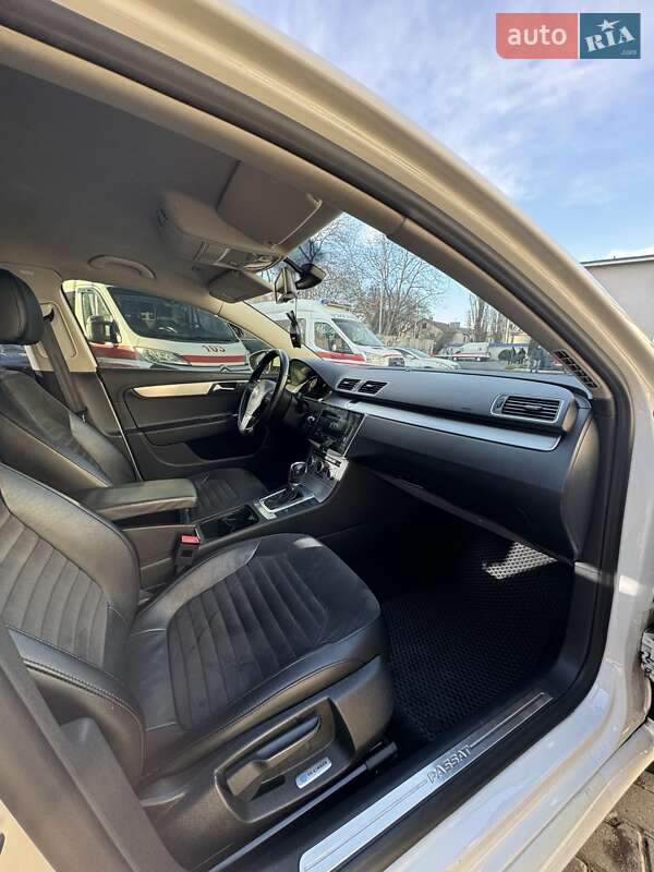 Седан Volkswagen Passat 2012 в Одессе