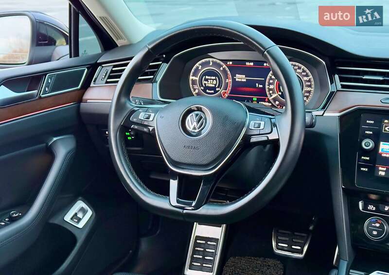Седан Volkswagen Passat 2018 в Києві