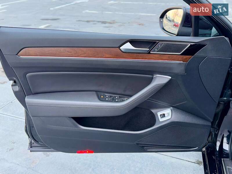 Седан Volkswagen Passat 2018 в Києві