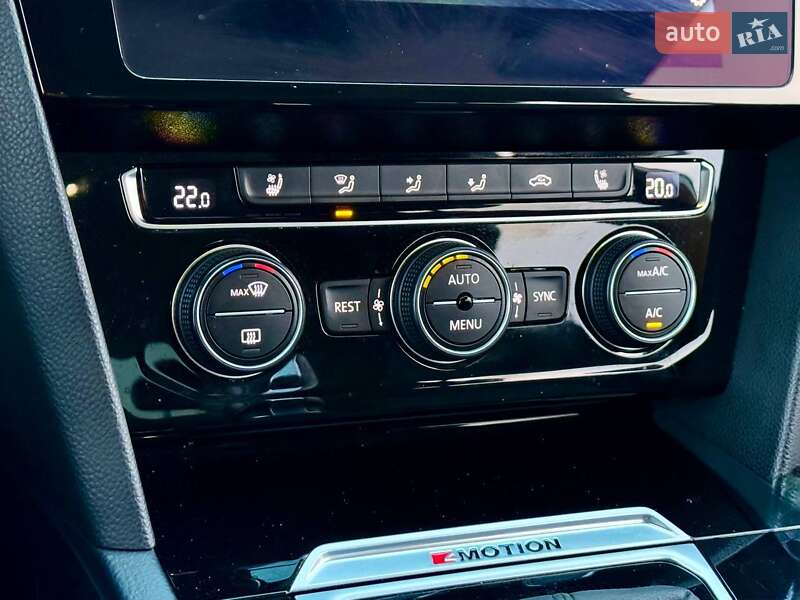 Седан Volkswagen Passat 2018 в Києві