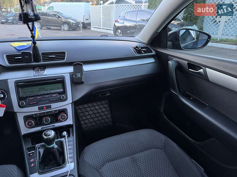 Универсал Volkswagen Passat 2011 в Ровно