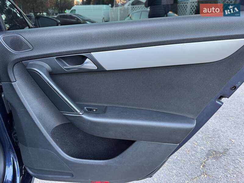 Универсал Volkswagen Passat 2011 в Ровно