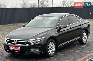 Седан Volkswagen Passat 2020 в Береговому