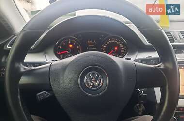 Седан Volkswagen Passat 2011 в Киеве