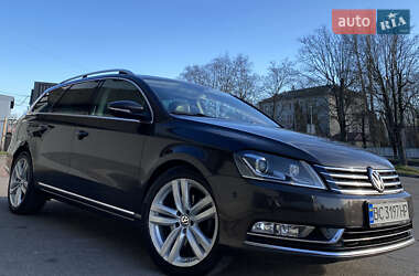 Універсал Volkswagen Passat 2014 в Львові