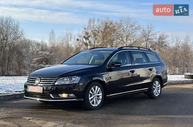 Універсал Volkswagen Passat 2012 в Житомирі