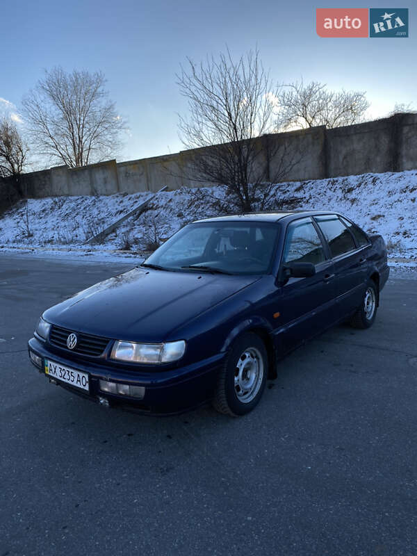 Седан Volkswagen Passat 1994 в Харькове