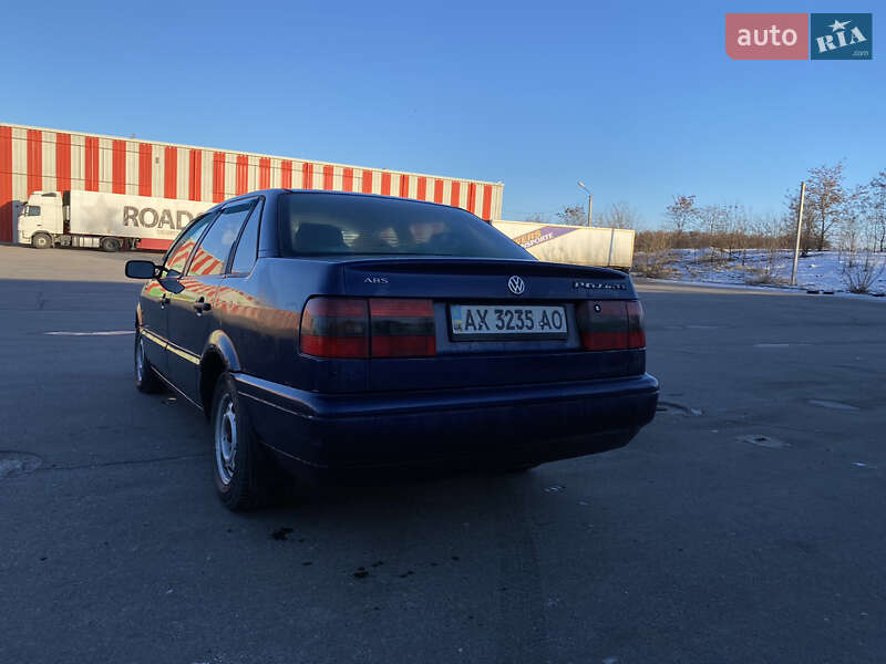 Седан Volkswagen Passat 1994 в Харькове