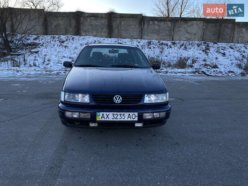 Седан Volkswagen Passat 1994 в Харькове