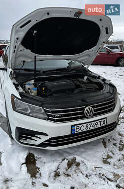 Седан Volkswagen Passat 2016 в Львове