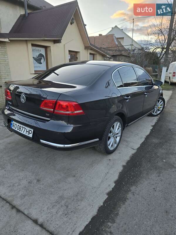 Седан Volkswagen Passat 2011 в Виноградове