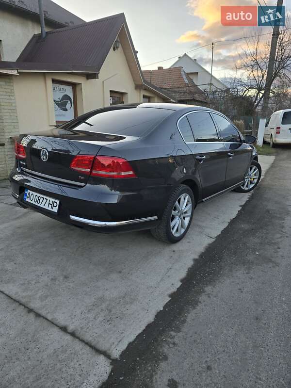Седан Volkswagen Passat 2011 в Виноградове