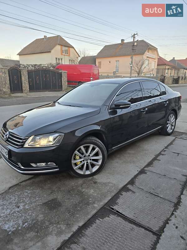 Седан Volkswagen Passat 2011 в Виноградове