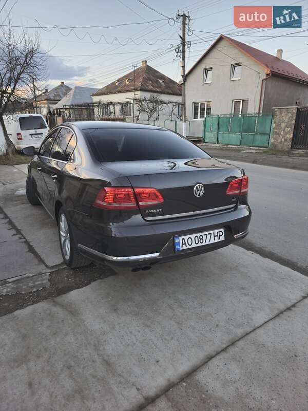 Седан Volkswagen Passat 2011 в Виноградове