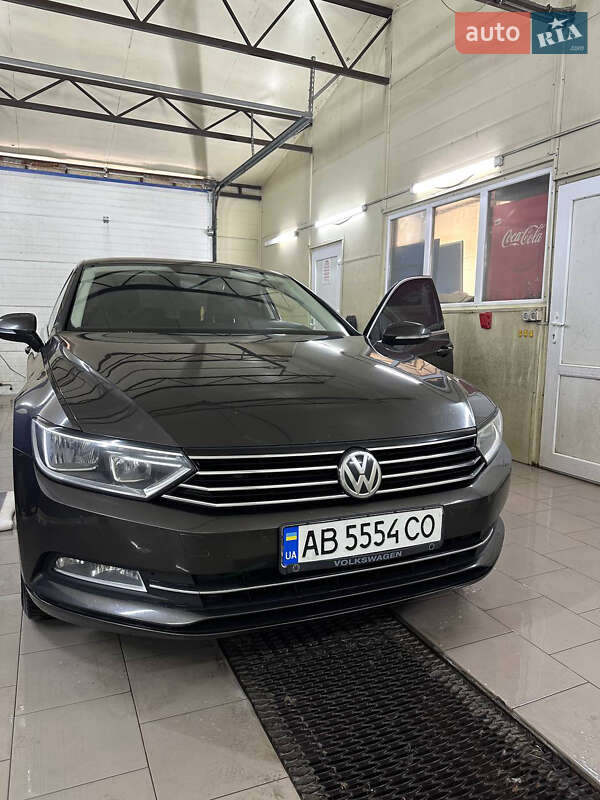 Седан Volkswagen Passat 2017 в Киеве