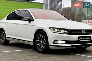 Седан Volkswagen Passat 2018 в Києві